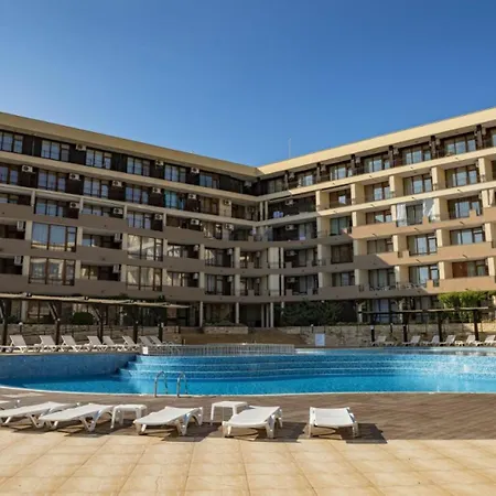 Luxor Zaks Свети-Влас